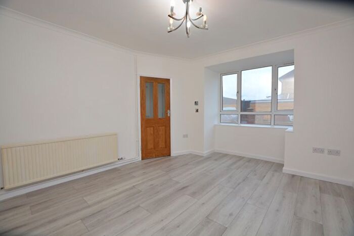 3 Bedroom Terraced House To Rent In Romsey Close, Slough, SL3