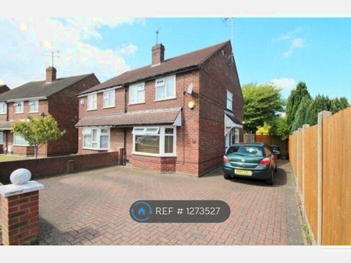 3 Bedroom Semi-Detached House To Rent In Brooklands Close, Luton LU4