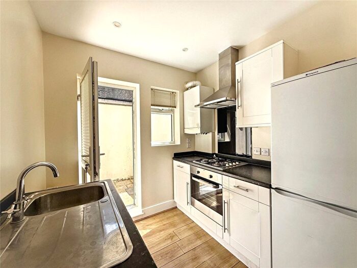 1 Bedroom Flat To Rent In Walpole Mews, Colliers Wood, SW19