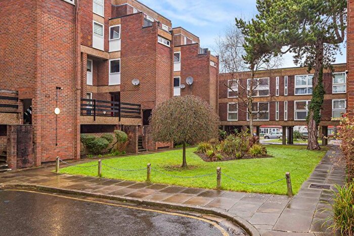 2 Bedroom Flat For Sale In Longlands Road, Sidcup, DA15