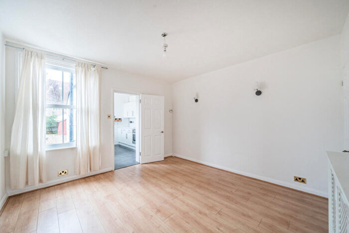 3 Bedroom Semi-Detached House For Sale In Woking Road, Guildford, GU1