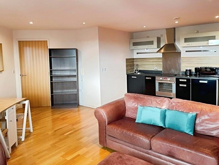 2 Bedroom Flat To Rent In Gateway South, Marsh Lane, Leeds, LS9