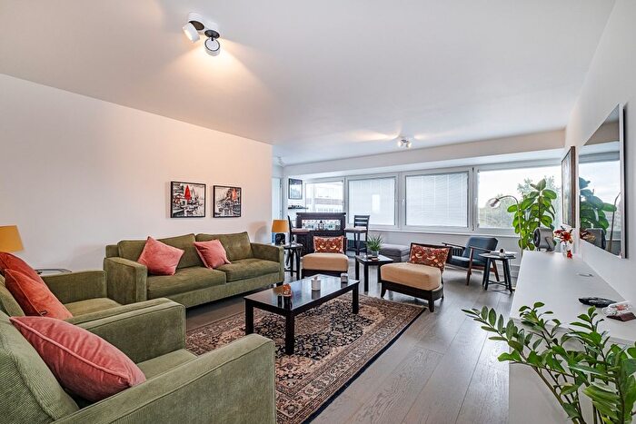 2 Bedroom Flat To Rent In Somerset Road, London, SW19