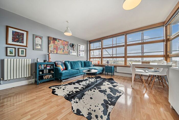 2 Bedroom Flat For Sale In Westcombe Park Road, London, SE3