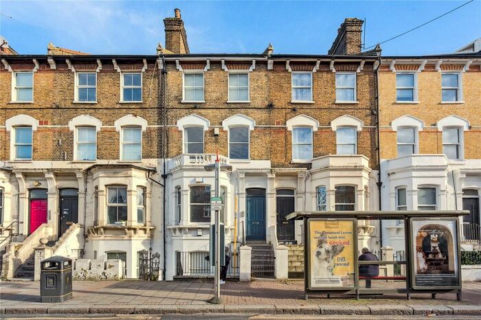 2 Bedroom Flat To Rent In Queenstown Road, London, SW8