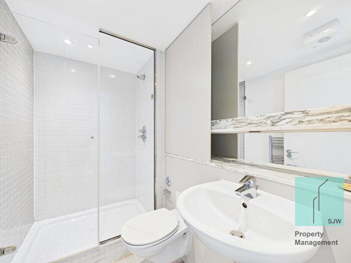3 Bedroom Apartment To Rent In Deals Gateway, Dakota Building, SE13