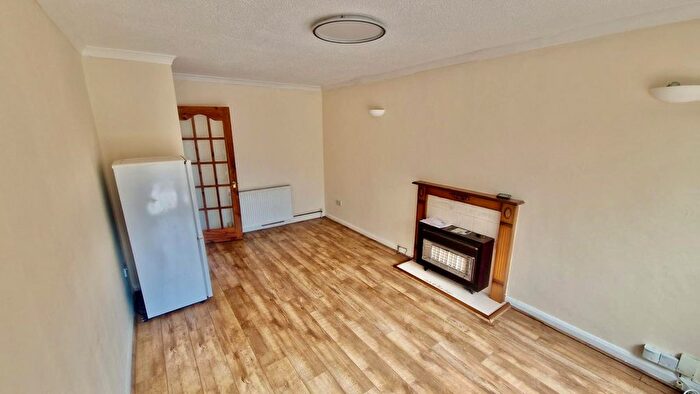 3 Bedroom Detached House To Rent In Emerald Road, Luton, LU4
