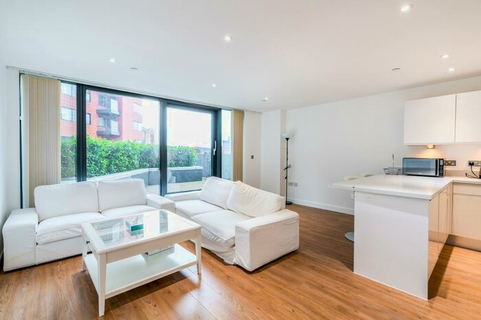 2 Bedroom Apartment To Rent In The Hawkins Tower, Ocean Village, SO14