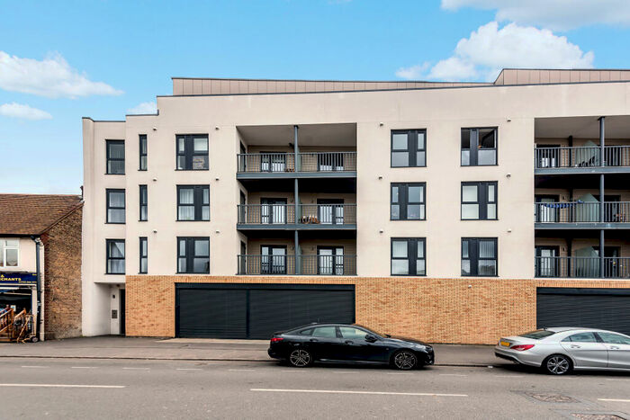 1 Bedroom Flat To Rent In Grand Union House, Stoke Road, Slough, SL2