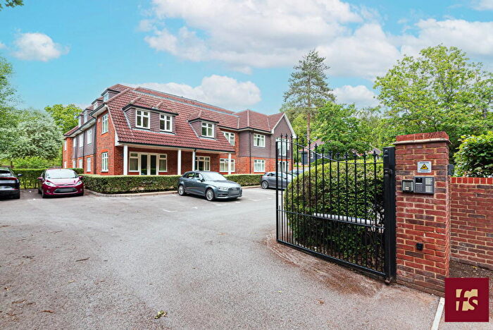2 Bedroom Apartment For Sale In Nine Mile Ride, Wokingham, RG40