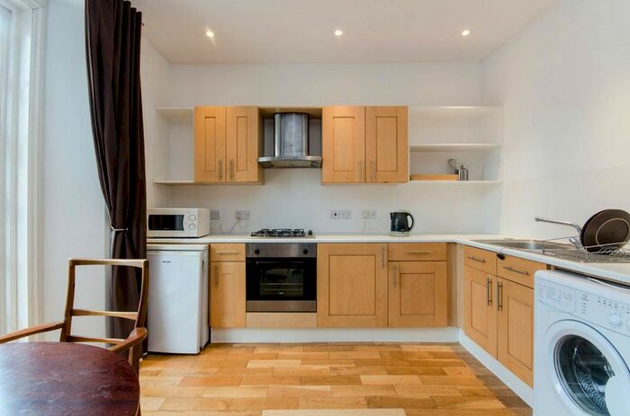 Studio To Rent In Kensington High Street, High Street Kensington, London, W8