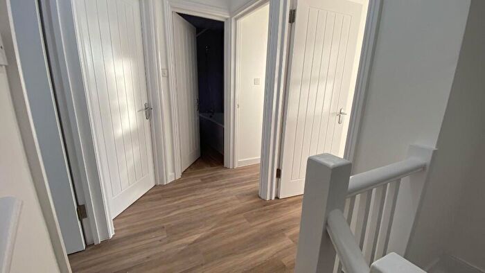 3 Bedroom Flat To Rent In Shrewsbury Road, London, E7