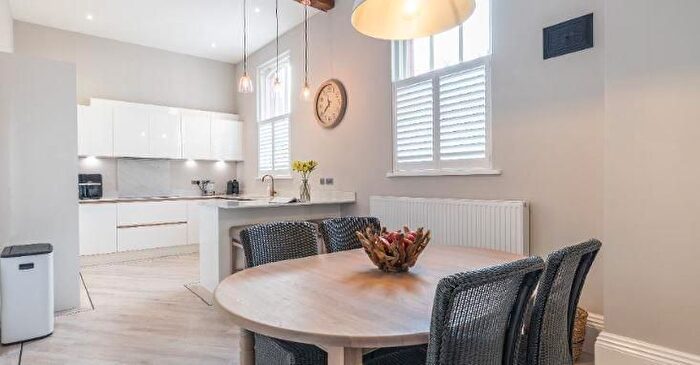 3 Bedroom Property To Rent In Elgin Avenue, London, W9