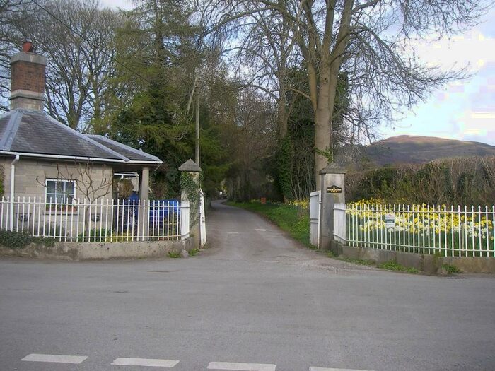 1 Bedroom Apartment To Rent In Batharfan Hall, LL15