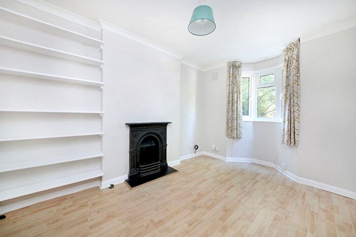 2 Bedroom Flat To Rent In Bromfelde Road, Clapham North, SW4