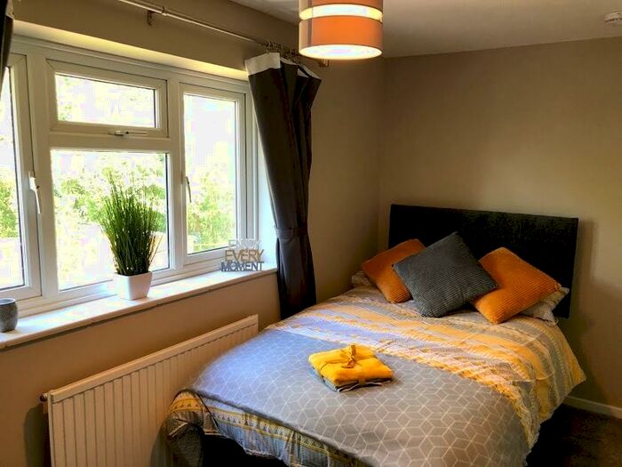 1 Bedroom House To Rent In Southgate, RH10