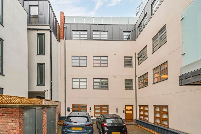 1 Bedroom Flat For Sale In Elm Grove, Wimbledon, SW19