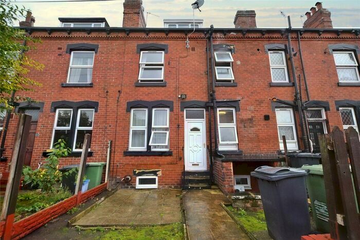 2 Bedroom House To Rent In Arley Place, Leeds, West Yorkshire, LS12