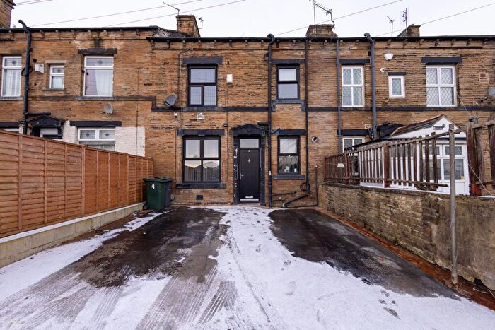 3 Bedroom Terraced House For Sale In Watt Street, Bradford, BD4