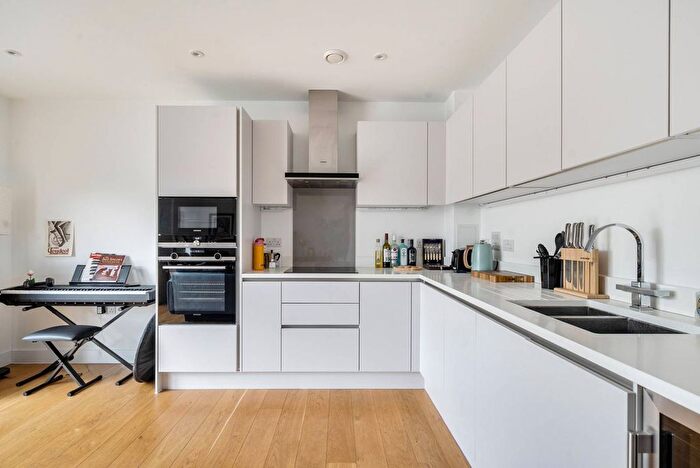 1 Bedroom Flat For Sale In Tollgate Gardens, North Maida Vale, London, NW6