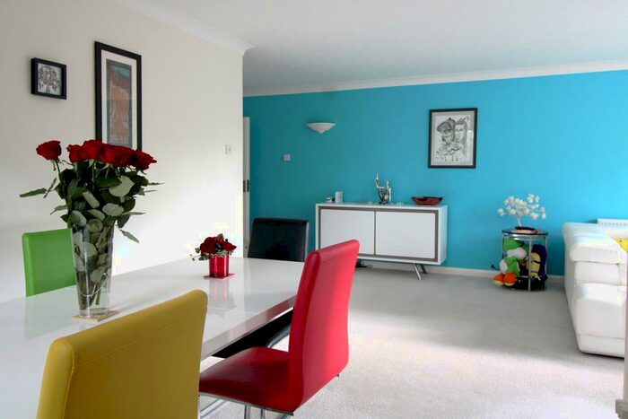 2 Bedroom Apartment To Rent In Weybridge, KT13