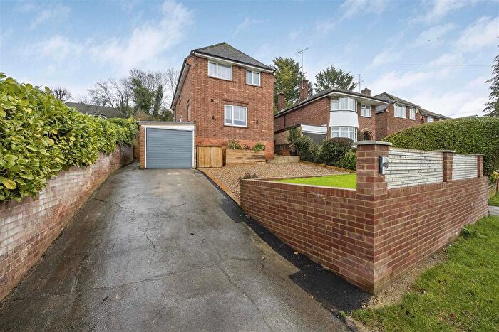 3 Bedroom Detached House For Sale In Hemdean Road, Caversham, RG4