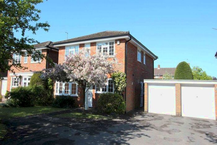 4 Bedroom Detached House To Rent In Denham Lane, Chalfont St Peter, SL9