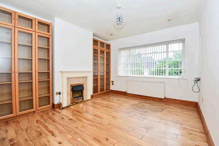 2 Bedroom Flat To Rent In Ossulton Way, East Finchley, London, N2