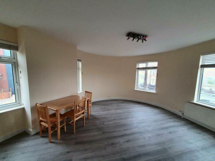 2 Bedroom Flat To Rent In Forest Road, London, E17