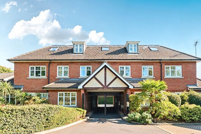 2 Bedroom Flat To Rent In Brighton Road, Addlestone, KT15