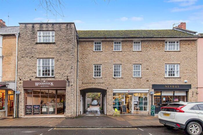 2 Bedroom Flat To Rent In Market Street, Woodstock, OX20