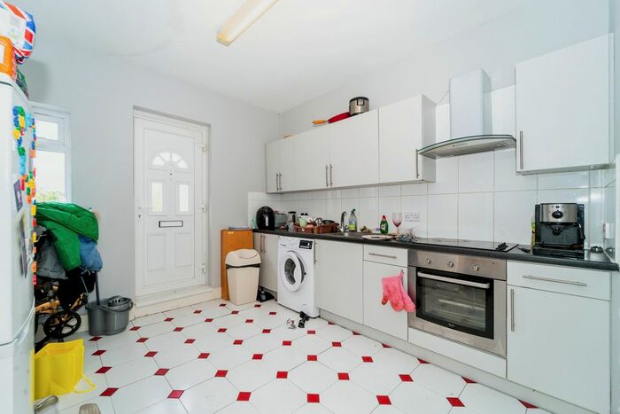 2 Bedroom Flat To Rent In Northfield Avenue, London, W13