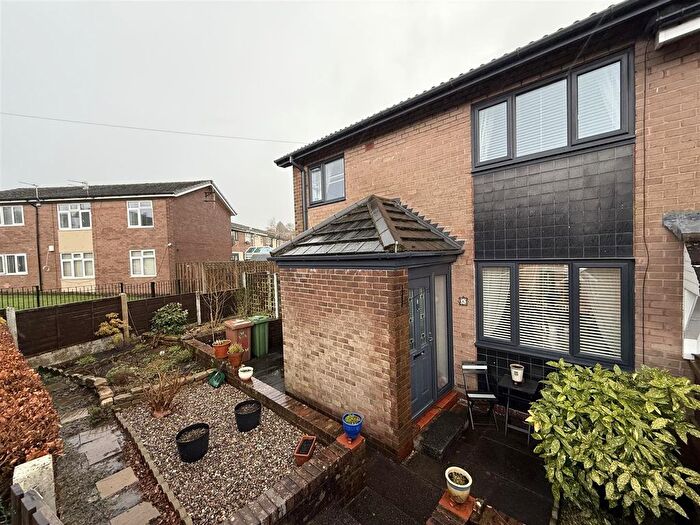 3 Bedroom End Terrace House For Sale In Stringer Close, Mottram, Hyde, SK14