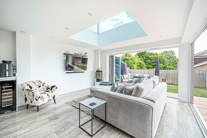 4 Bedroom Detached House For Sale In Lordsfield Gardens, Overton, Basingstoke, RG25