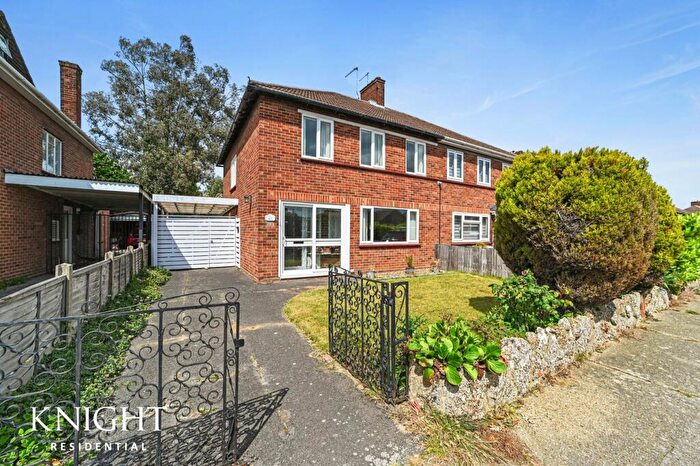 3 Bedroom Semi-Detached House For Sale In Oaklands Avenue, Colchester, CO3
