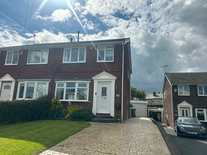 3 Bedroom Semi Detached House For Sale In Glenfields, Netherton, Wakefield, WF4