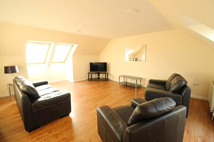 2 Bedroom Flat To Rent In Seaforth Road, Top Floor, AB24