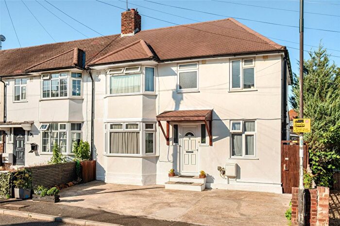 5 Bedroom End Of Terrace House For Sale In Worcester Close, Mitcham, Surrey, CR4