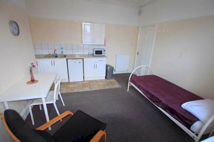 1 Bedroom Studio Flat To Rent In Allen Road, Wolverhampton, WV6