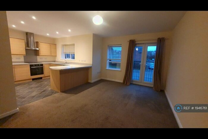 2 Bedroom Flat To Rent In Lambourne Court, Chesterfield, S41