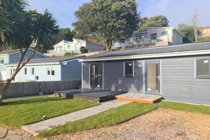 2 Bedroom Chalet To Rent In Shore Road, Ventnor PO38