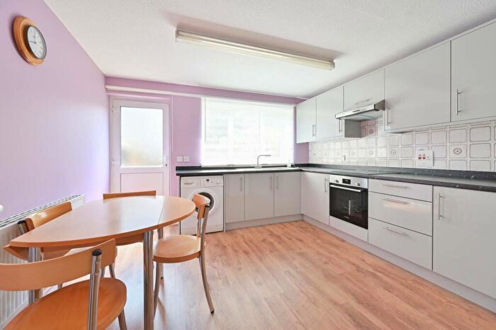 4 Bedroom End Of Terrace House To Rent In Chatham Street, Elephant And Castle, London, SE17