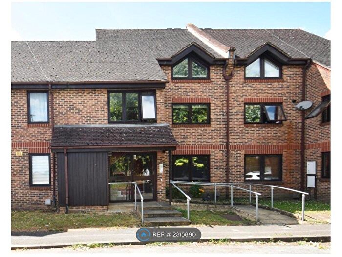 1 Bedroom Flat To Rent In Langtons Meadow, Farnham Common, Slough, SL2