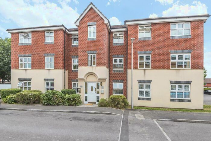2 Bedroom Apartment To Rent In Newbury, Berkshire, RG14