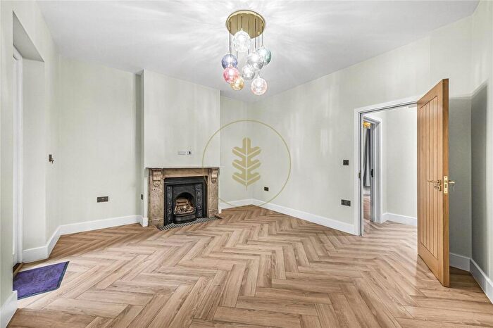 2 Bedroom Apartment For Sale In Ingham Road, West Hampstead, London, NW6