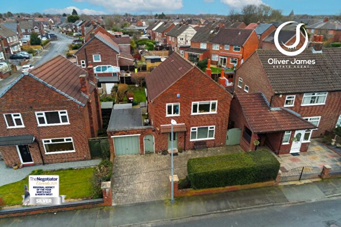 3 Bedroom Detached House For Sale In Queensway, Irlam, M44