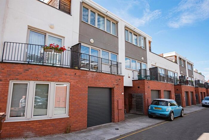 3 Bedroom Town House For Sale In Hunter Street, The Meadows, NG2