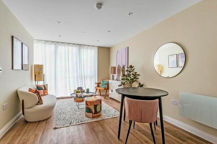 1 Bedroom Flat To Rent In Golden House, Power Close, Guildford, GU1