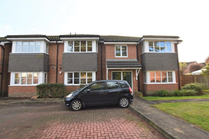 2 Bedroom Flat To Rent In Milestone View Court, RG4