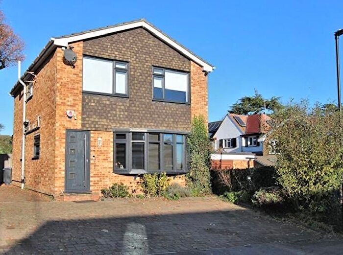4 Bedroom Detached House To Rent In Robson Close, Enfield, EN2